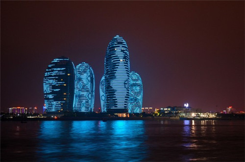 指甲没有月牙是什么原因男人图片（指甲没有月牙是什么问题）